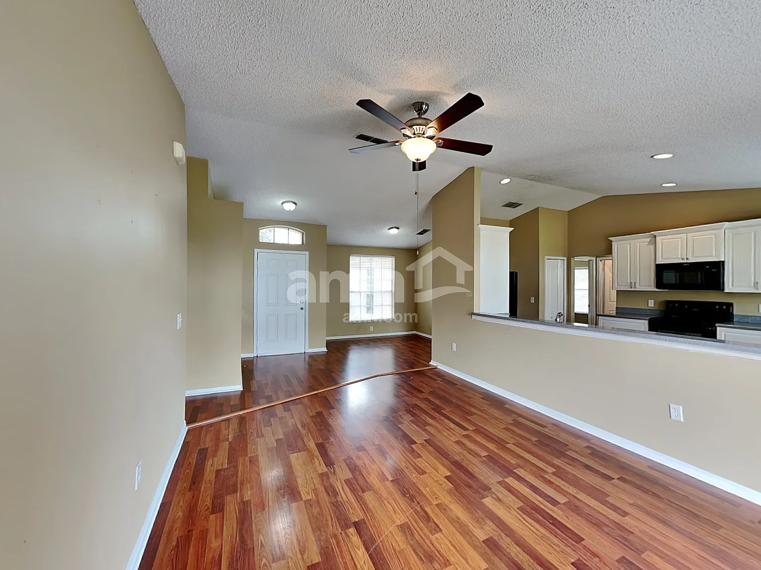 3 bed, 2.0 bath, 1380 sqft, $2,200 — Photo 3