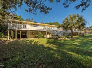 8708 Reed Dr, Emerald Isle, NC 28594