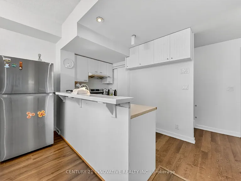 36 Lee Centre Dr #Townhouse 307 — Photo 13