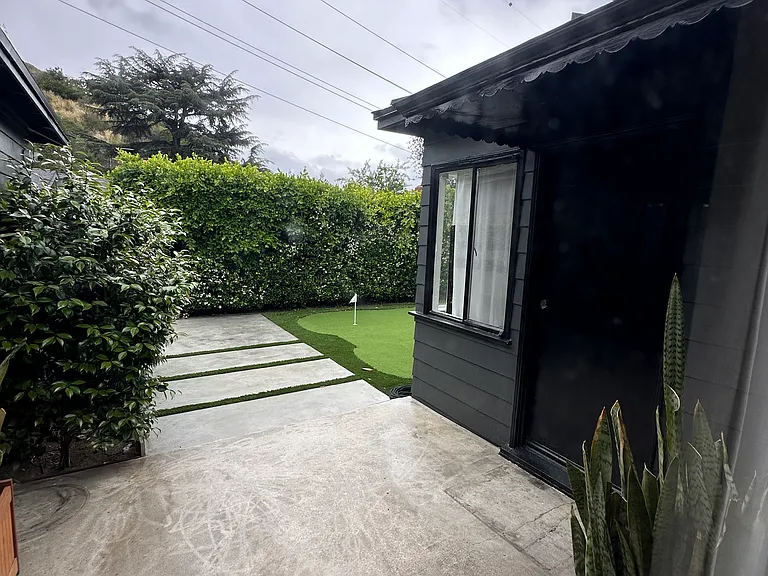 6752 Mulholland Dr — Photo 46