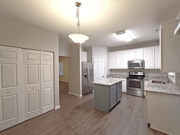 3rd image of 117 Watertree Ln