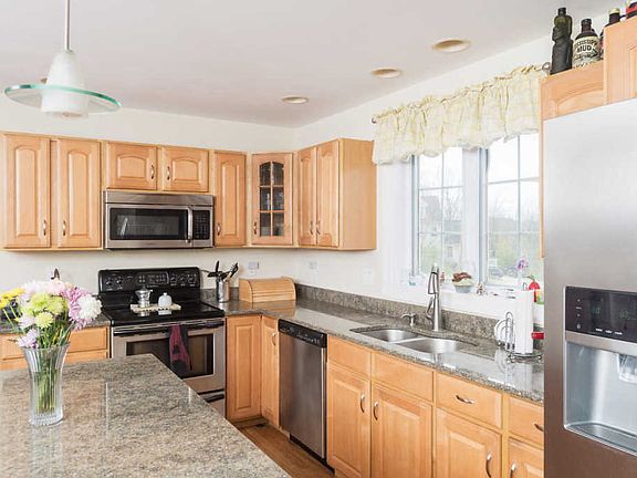 4th image of 31 Sewall Rd