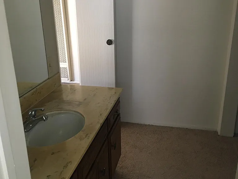 373 S Cochran Ave — Photo 5