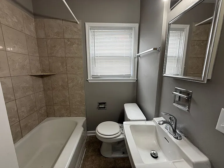 2921 Chestnut St — Photo 4