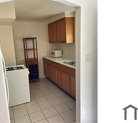 2nd image of 713 Sutter St APT A