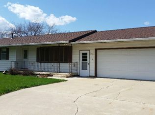 303 5th St NE, State Center, IA 50247