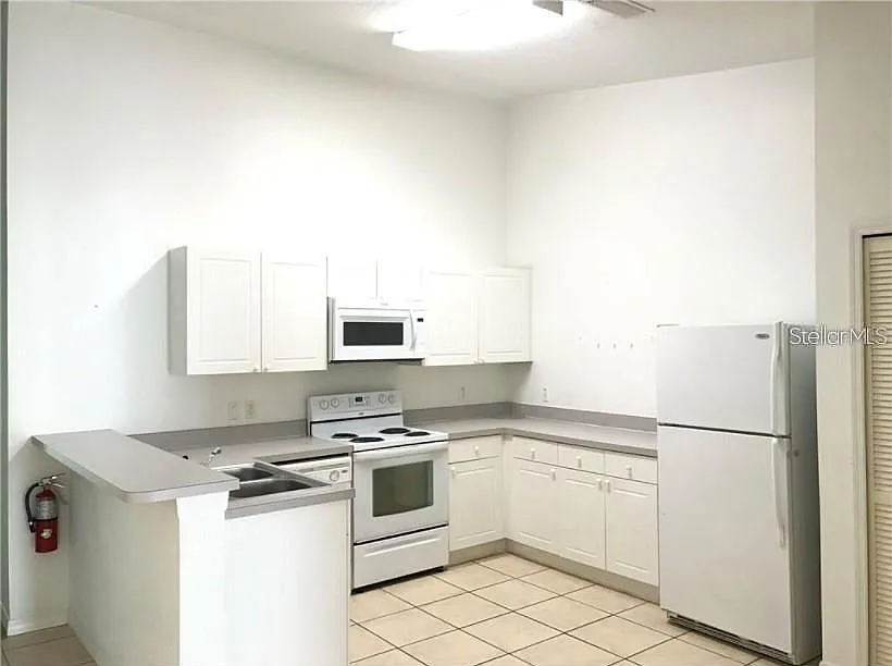 3 bed, 2.0 bath, 1202 sqft, $1,550 — Photo 2