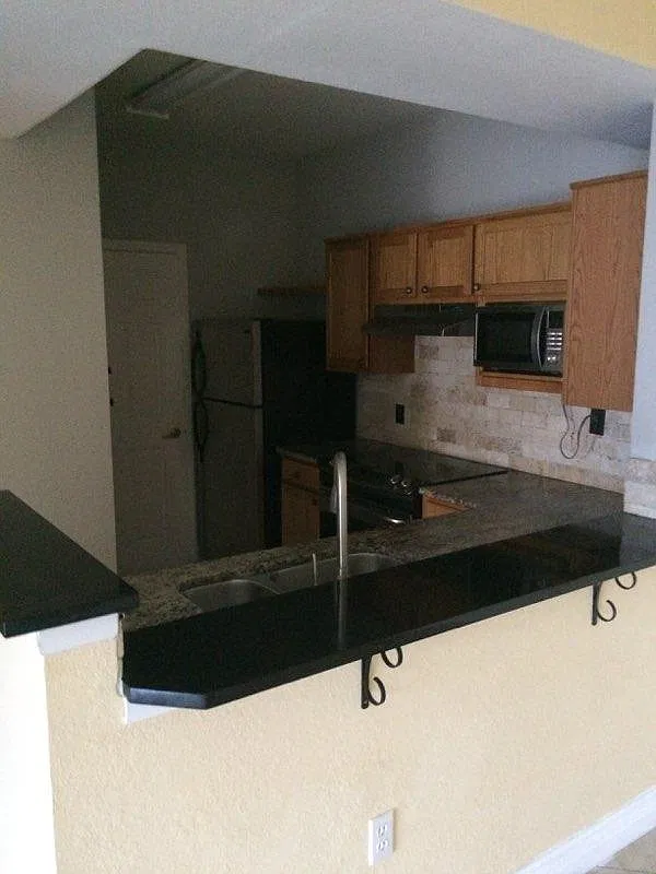 2 bed, 950 sqft, $1,595 — Photo 2