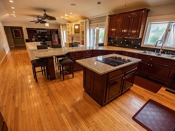 4th image of 2024 Shadybrook Ln