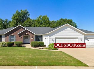 2117 Scenic Rdg, De Witt, IA 52742