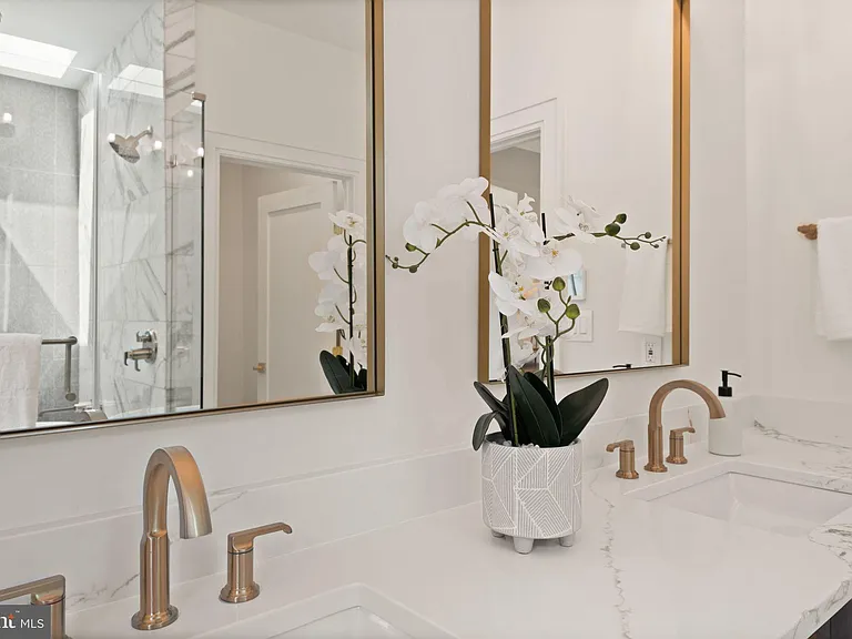 5022 Cathedral Ave NW — Photo 25