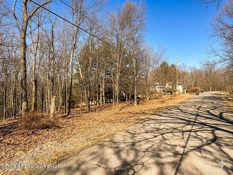 2nd image of 318 Cardinal Rd