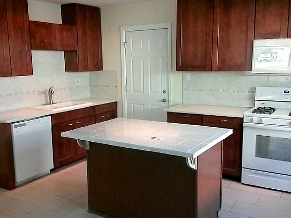 5th image of 1218 E Highland Ave