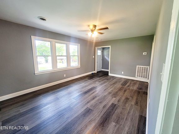 4th image of 3125 Sunset Ave