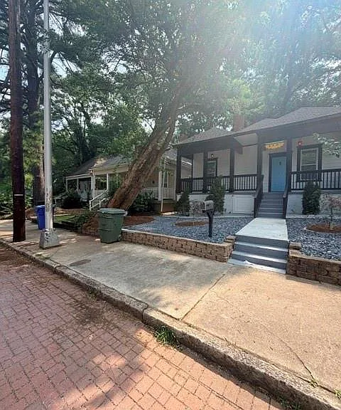 498 Connally St SE — Photo 6