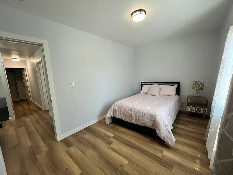 851 W 40th Pl — Photo 1