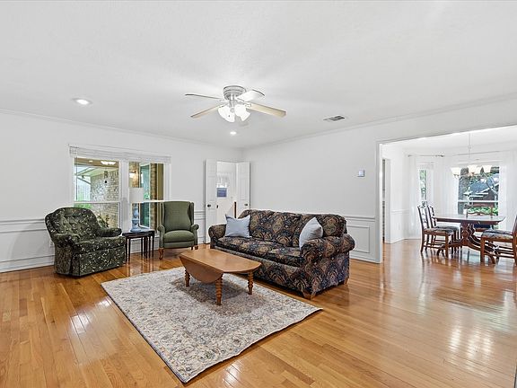 3rd image of 3620 Dorchester Dr