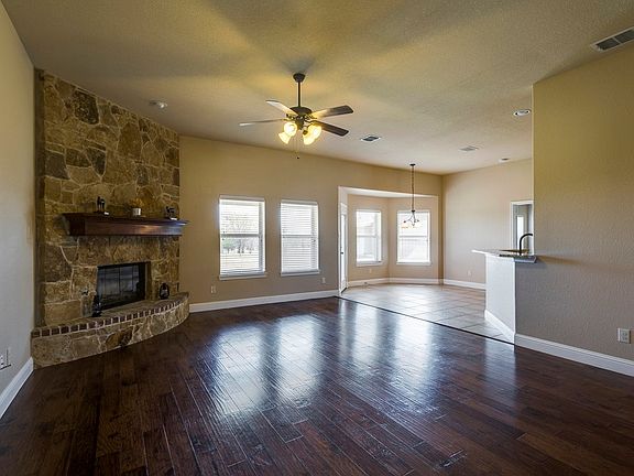 4th image of 6001 Pin Oak Ct