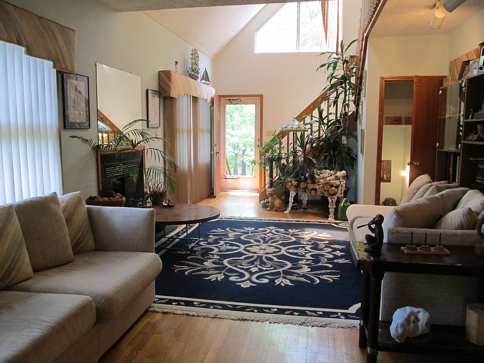 View fr Family Rm thru LR to