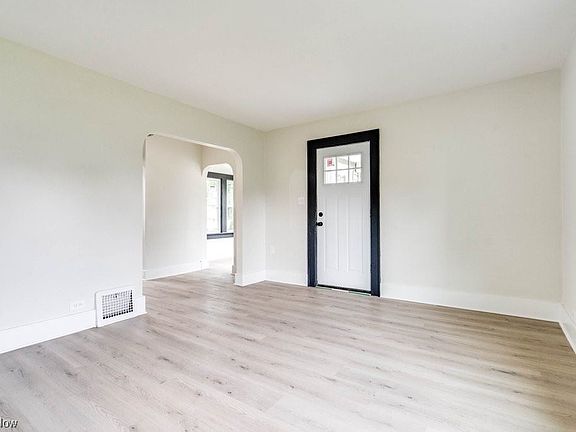 3rd image of 1593 Campbell St