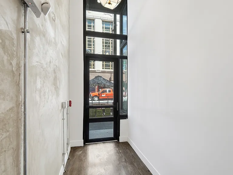 907 Main St #5 — Photo 33
