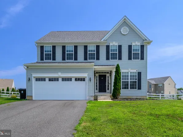 211 Gardenbrook Dr, Smyrna, DE 19977