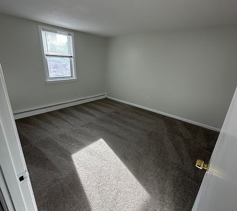 2nd image of 61 Park Ave W #4