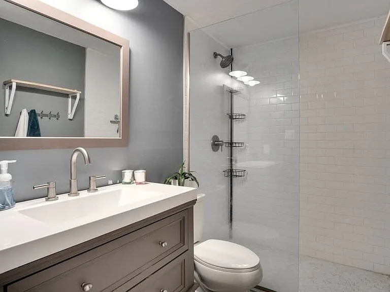 2260 S Valley Hwy — Photo 14