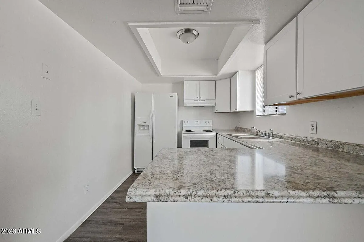 UNIT 201 - 719 E Roeser Rd #210