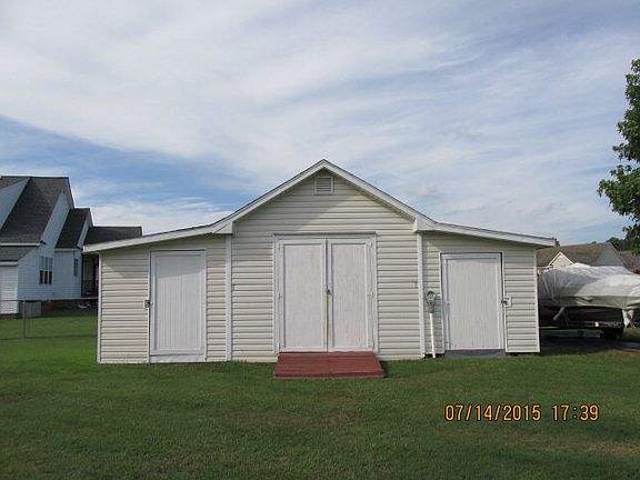 3rd image of 927 Bridle Dr