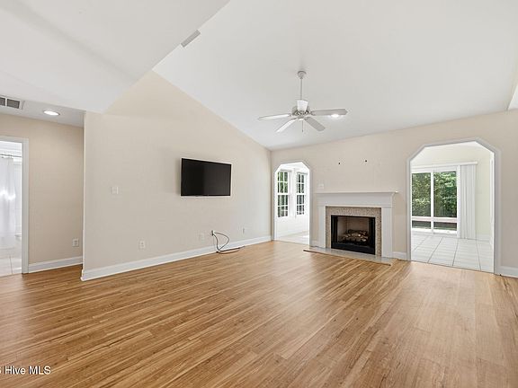 3rd image of 1007 Barkentine Drive