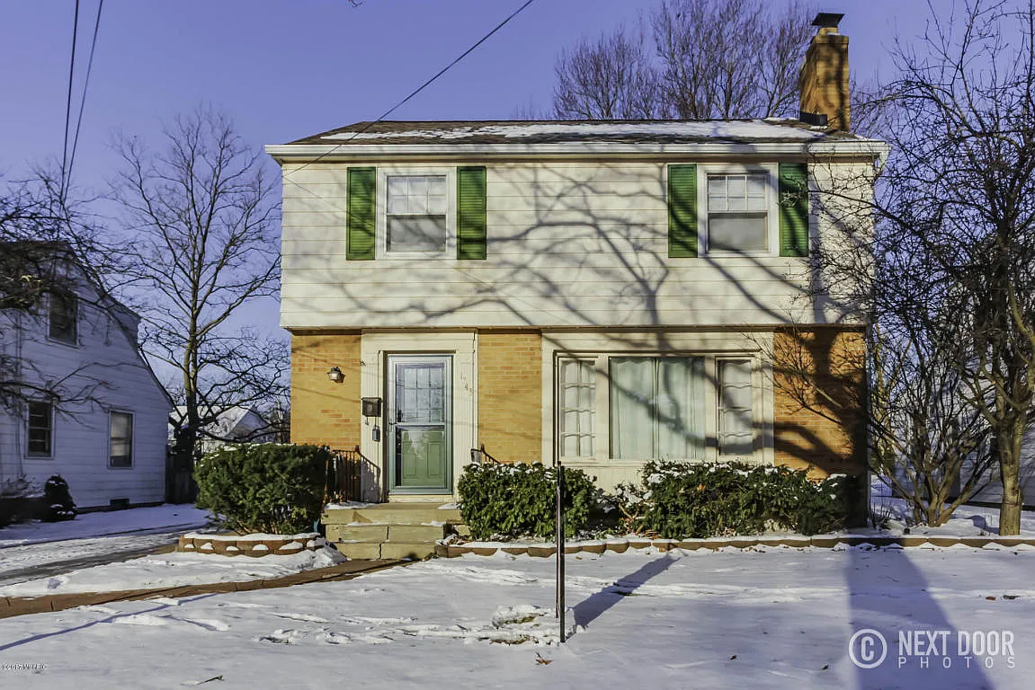 1543 Plymouth Ave SE photo 1