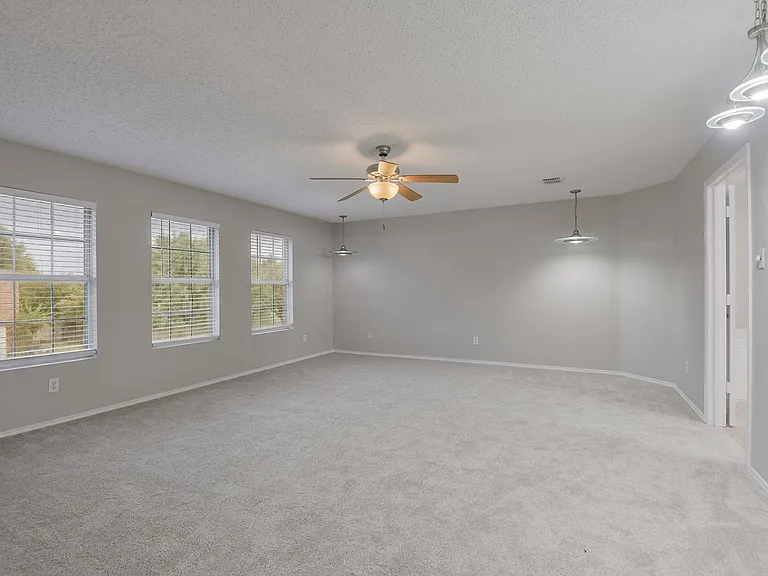 5525 Ventura St — Photo 8