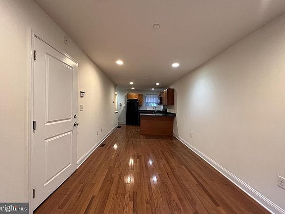 4th image of 2219 N Camac St
