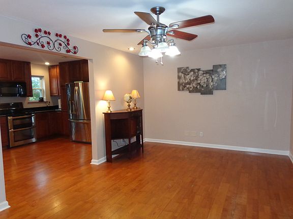 Home offers 3 bedrooms 2 bt