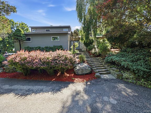 2nd image of 985 Craigville Road