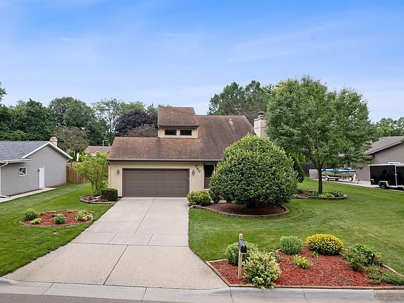3rd image of 760 Suffolk Dr