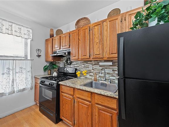 5th image of 325 Marine Ave APT C3