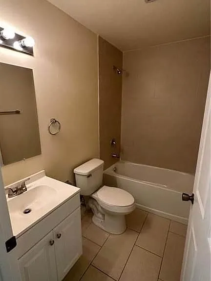 1712 SW 32nd Ter #1712 — Photo 5