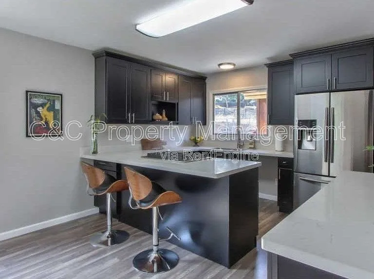 1420 Munras Ave #A — Photo 9