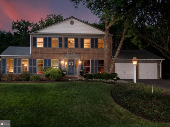 1197 Meadow Green Ln, Mc Lean, VA 22102