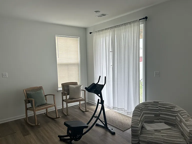 355 Andrew Ct — Photo 7