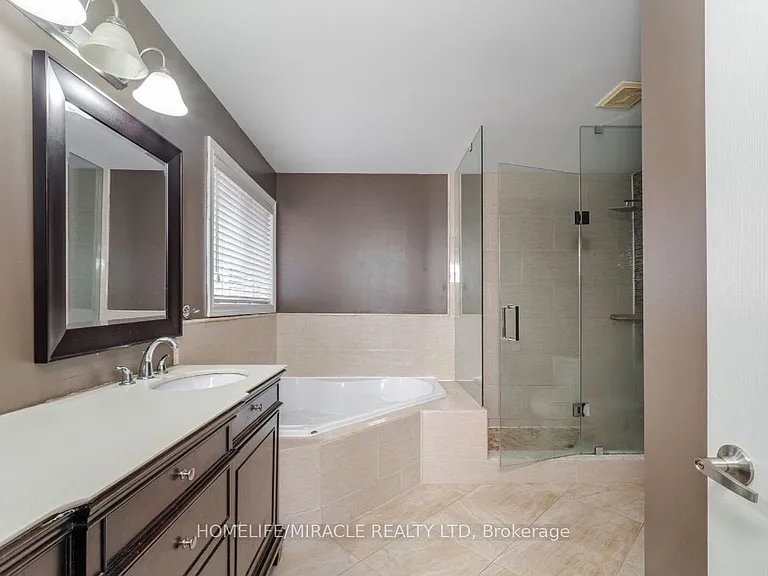 6 Baccarat Cres — Photo 12