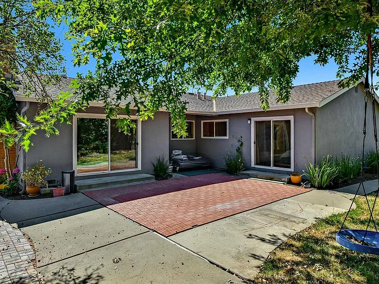 300 Salsbury Dr — Photo 26