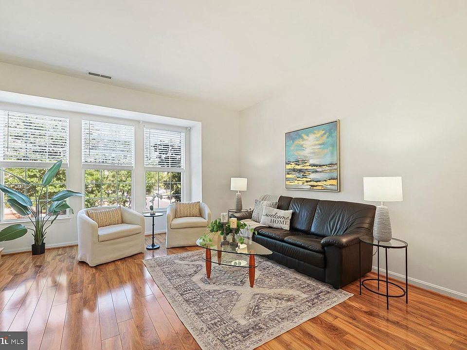 1st image of 23110 Blackthorn Sq
