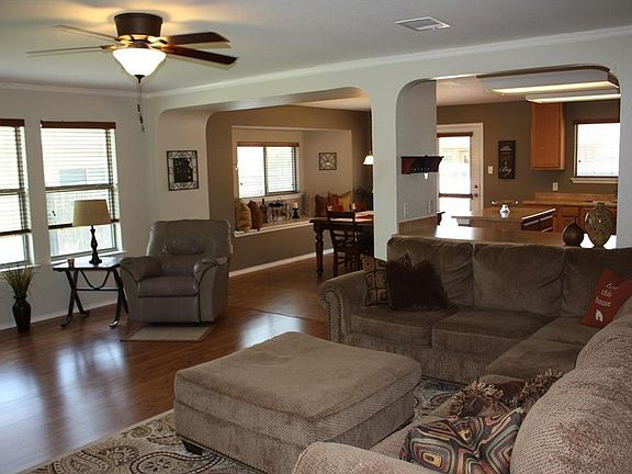 4th image of 4916 Woodstock Dr