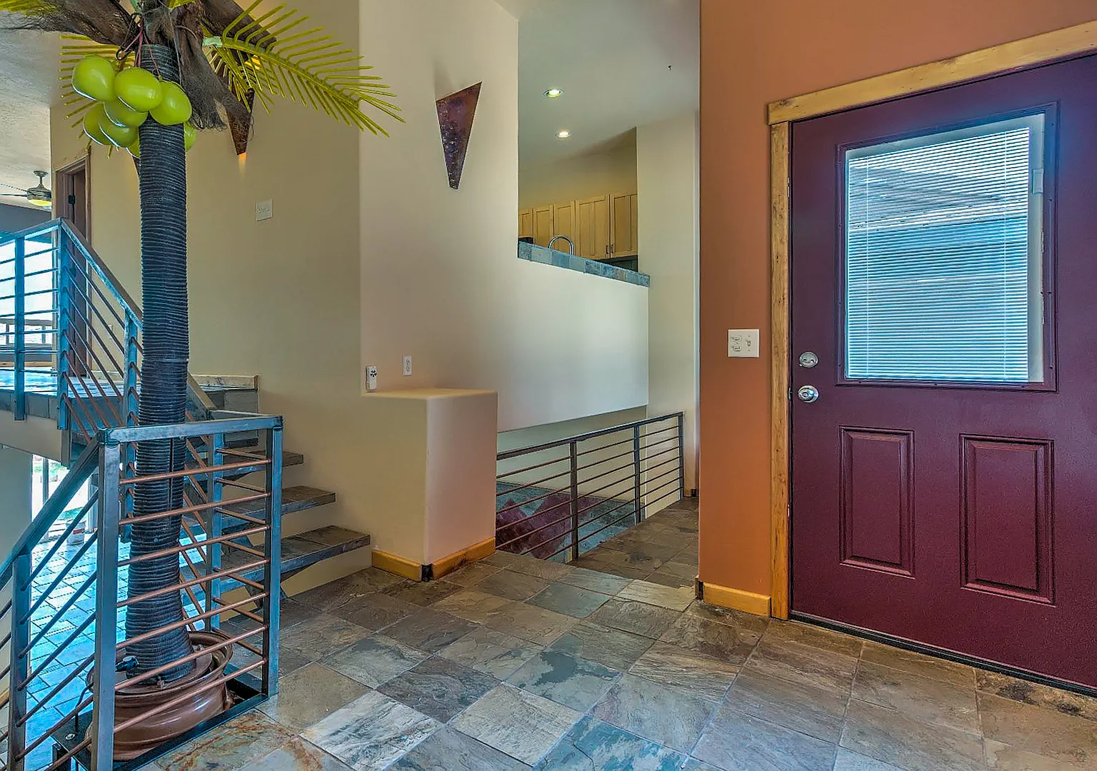 4 Bedroom Home in Santa Clara. Pet Friendly! — Photo 1