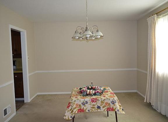 Dining Room w/chair rail