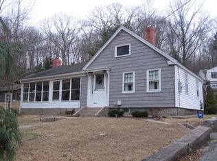 304 Bloomingdale Rd, Quaker Hill, CT 06375