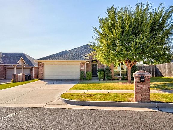 5th image of 705 Heather Wood Dr